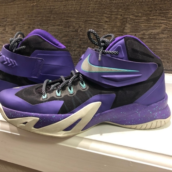 NIKE LEBRON SNEAKERS - Picture 5 of 9